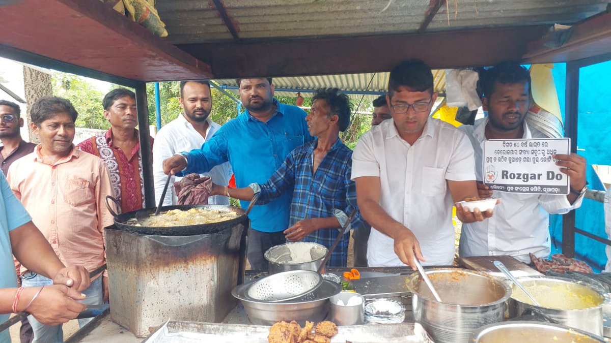 IYCOdisha's tweet photo. ମୋଦି ଙ୍କ ଜନ୍ମଦିନ କୁ ରାଷ୍ଟୀୟ ବେରୋଜଗାର ଦିବସ ରୂପେ ନୂଆପଡା ଯୁବ କଂଗ୍ରେସ ପାଳନ କରାଗଲା |||
#NationalUnemploymentDay
#राष्ट्रीय_बेरोजगार_दिवस https://t.co/3W77ARa1jV