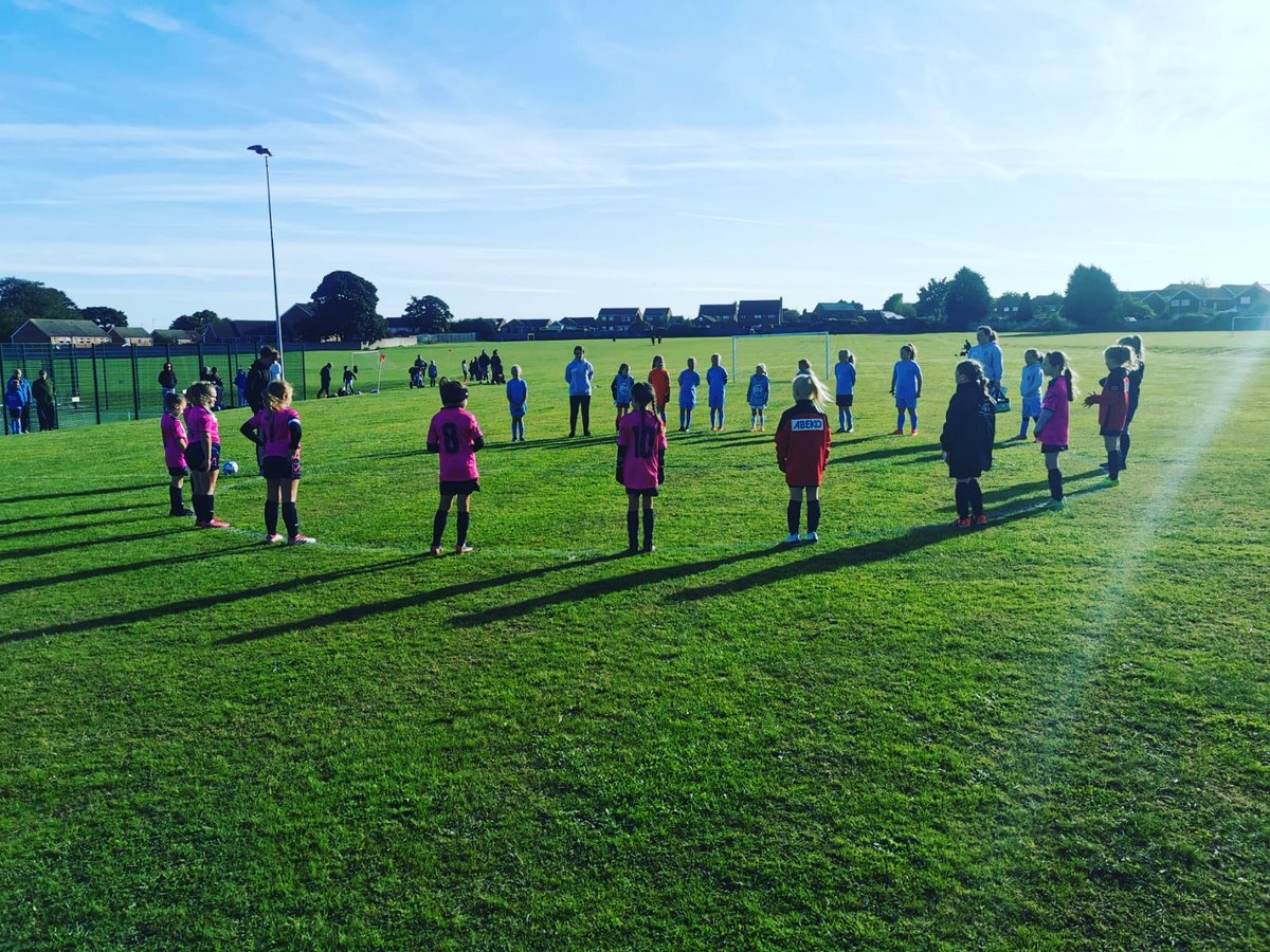 ❤🖤
Our U9 girls and Barton U9s in their first FA fixture showing respect with a minute silence before kick off. 👏👏

Our Girls came away with the win.
Pheobe and Keira on the score sheet ⚽️

#lobgirls #lobladies #lobfamily