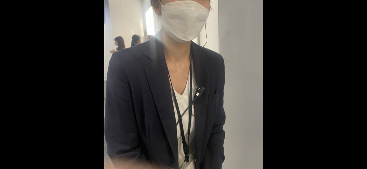 Sayokoanasen's tweet photo. 東京シティビュー（六本木ヒルズ森タワー）のエレベーターホールで係員からマスク差別を受けました。

マスクをしないとエレベーターに乗せないと言って通せんぼされました。

20代ぐらい、身長160ぐらいの細身の女性です。

#大人も子どもももう止めて新型コロナワクチン
#大人も子どももマスク外そう https://t.co/bCTZCEfWmJ
