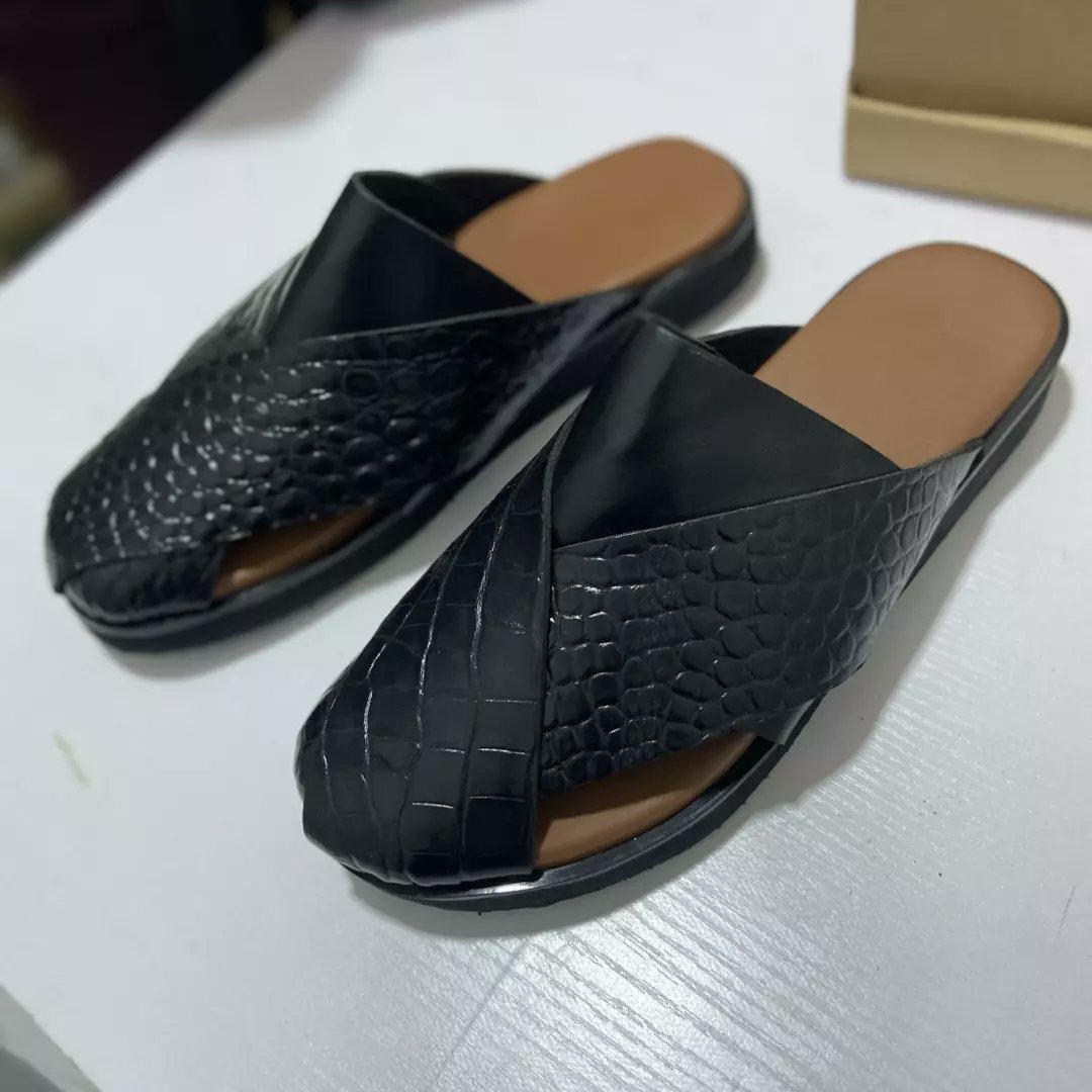 sshhh_bespoke's tweet photo. Walk in style

Price: NGN15,000 (size 46 and above attracts extra NGN17,500)

#handmadewithlove #Shoes #Lagos #slippers #gistlovers https://t.co/LzxhH53hFr