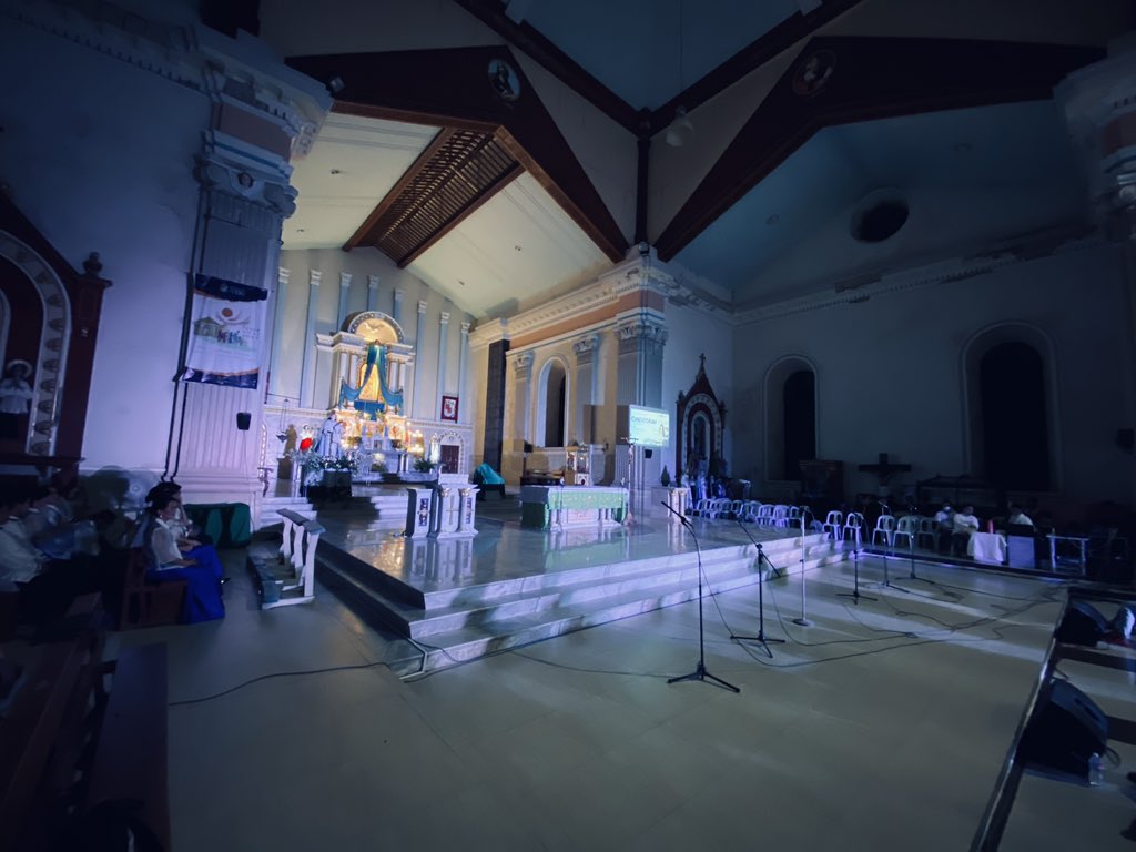 MharlooBlast's tweet photo. Will start in a few. #CANTICORUM Concert for a cause. 🎼🎶🎵 https://t.co/aLe49DFOv9