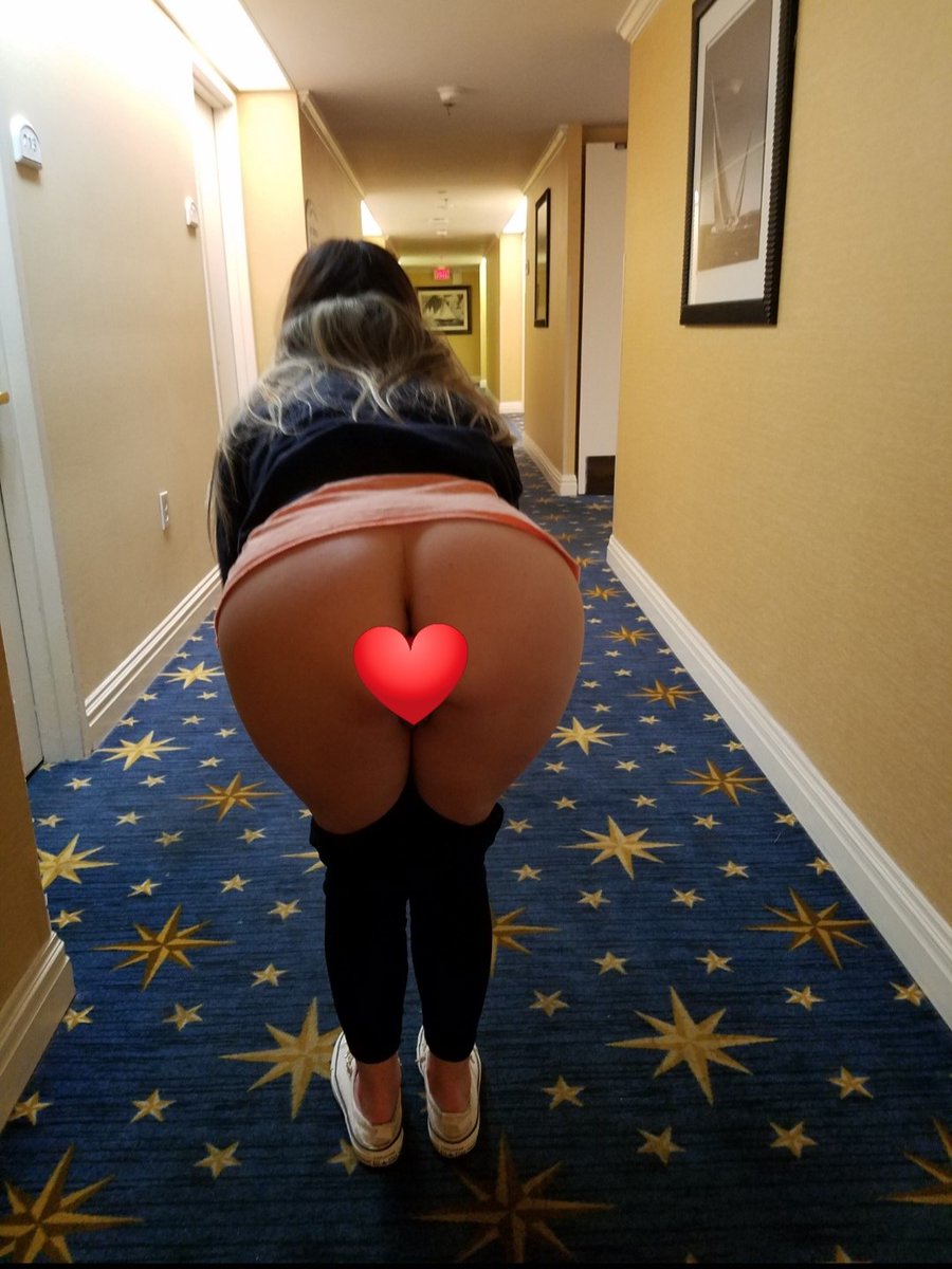 MyWifesSecret's tweet photo. @Jason64626852 Slowly working up the nerve to be completely naked! https://t.co/3PFMiFCt6w