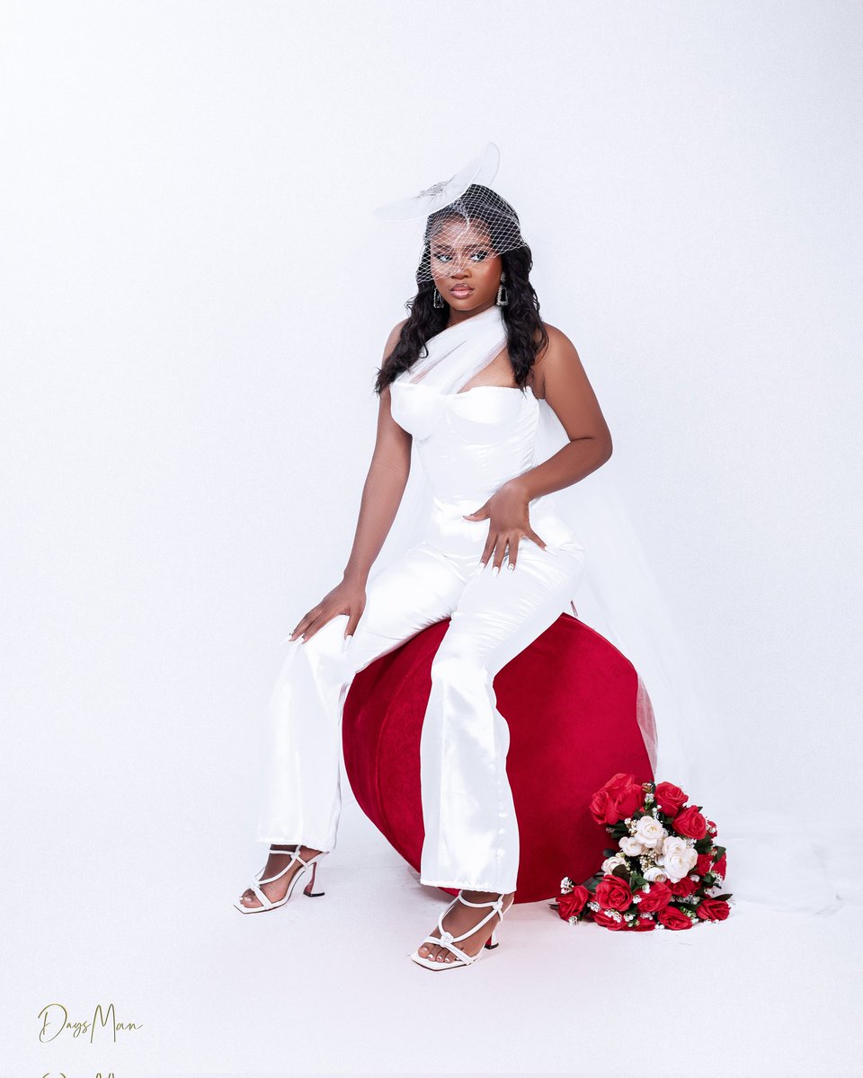 daysmanpictures's tweet photo. Cɪᴠɪʟ Bʀɪᴅᴇ Pᴏʀᴛʀᴀɪᴛ🤎
•
•
•
Model @stephhhanni
MUA @cleanbeatsbyyoma
Dress @matchless_couture_craft
Hair. @hairsay_ese
Earrings @aboutlinks
#bride #bridal #wedspiration #weddingdress #wedding #weddingphotography #weddinginspiration #weddingeditorial #model https://t.co/pR8tBdIq5x
