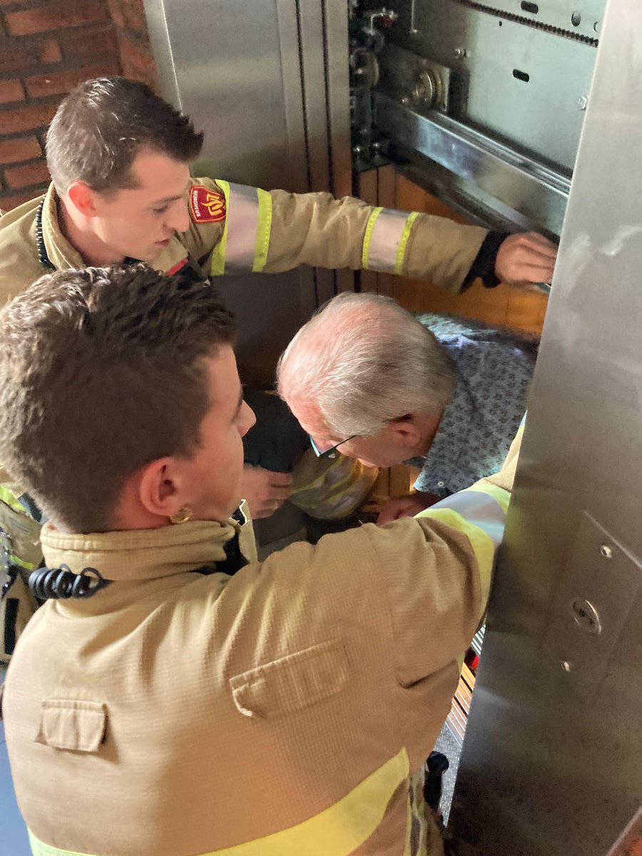 meindert_de's tweet photo. En weer de lift stuk , patrimonium, los dit een keer op 😡😡😡 https://t.co/PR9mAYU7nq