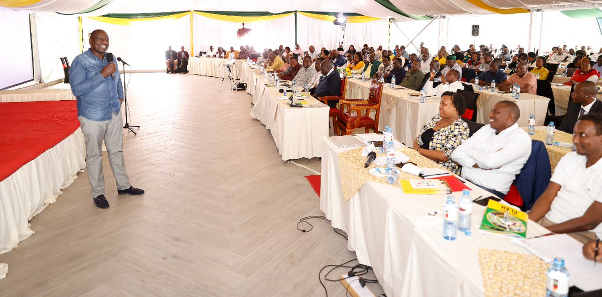 WilliamsRuto's tweet photo. We will transform our country if leaders share ideas, consistently engage and consult. https://t.co/gsXwIH9oPL