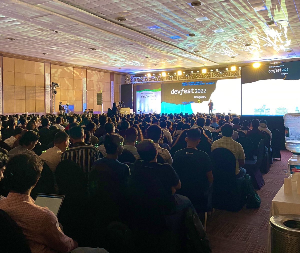 What an eventful day at #DevfestBengaluru22. Amazing crowd, interesting talks and whatnot ✨ 
Definitely fun to go back to the offline events and see friends and connections in person! 💜