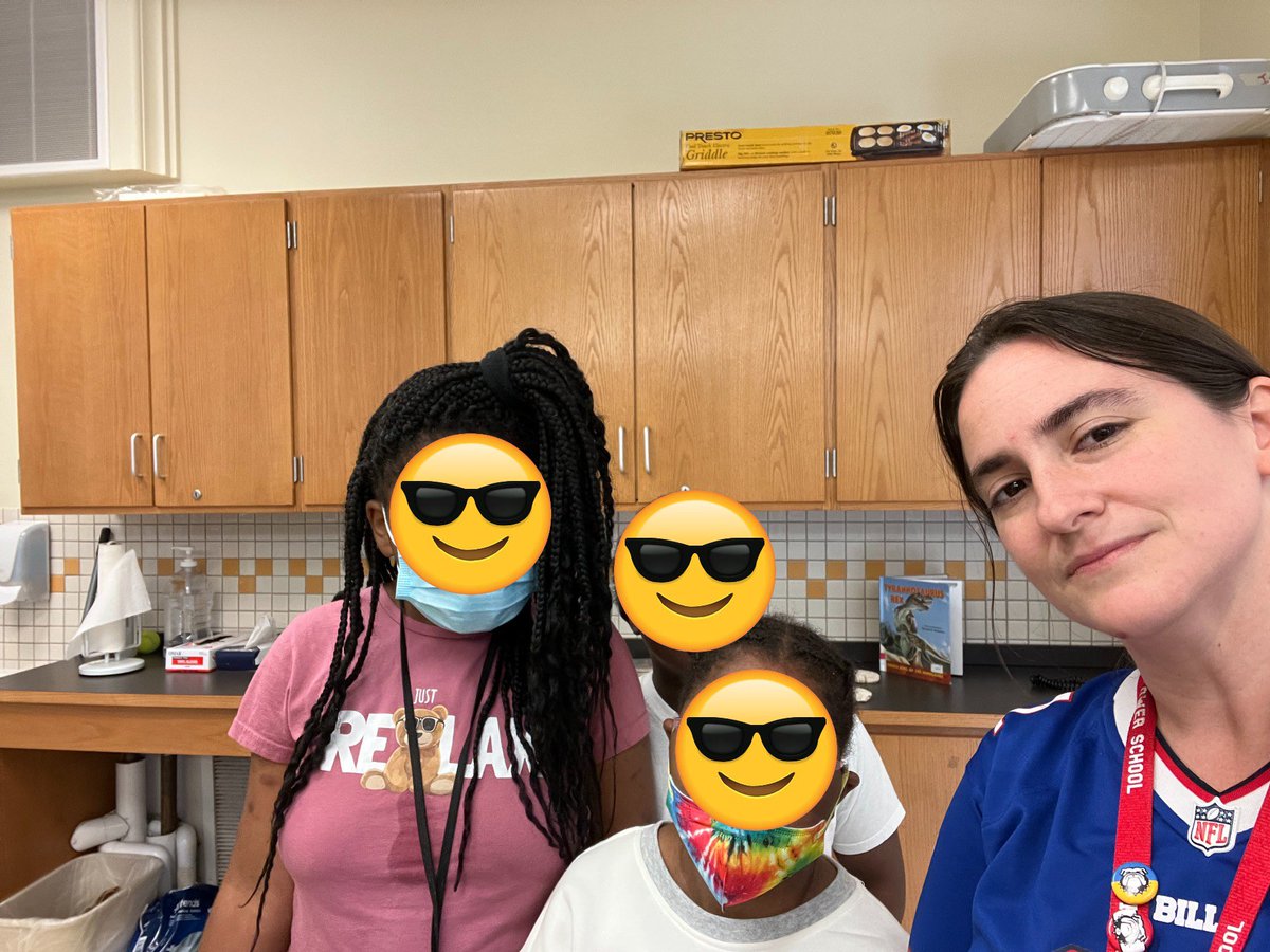RCSDFranklin's tweet photo. It’s Friday and we’re making pancakes (making bacon pancakes) in Ms. May’s class. The hallways smelled AMAZING. #FLSpride @RCSDNYS @drpeluso @ChiefDemario @shanieleads https://t.co/3PlvwU7AlC