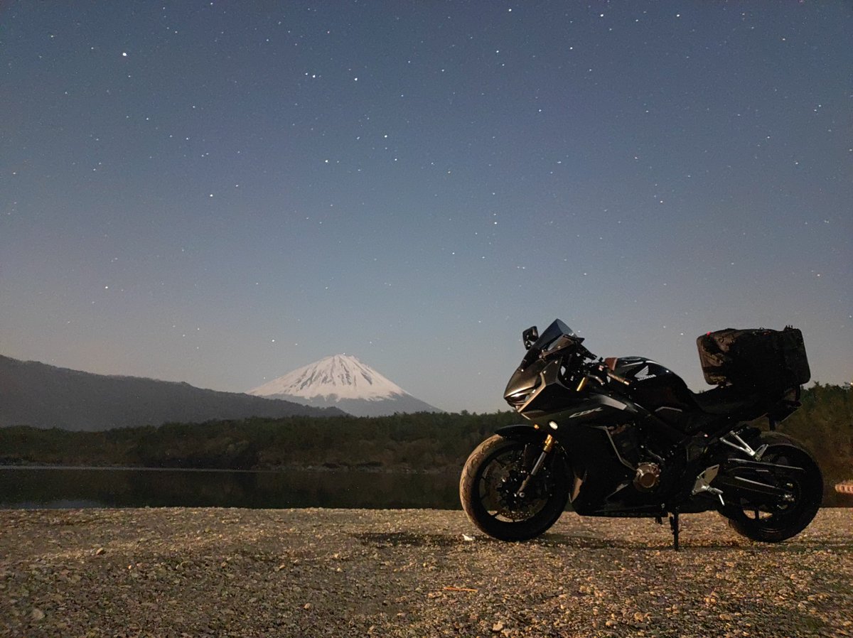 EI_650R's tweet photo. #バイク乗りとして自己紹介
#HONDA乗り

名前:M
性別:男
年齢:26
地域:大阪
車種:CBR650R
好き:ワインディング、温泉、下道ロンツー
嫌い：高速道路

26歳になったので自己紹介！
どこかで会ったら声かけてください！ https://t.co/ogBMxA5Jer