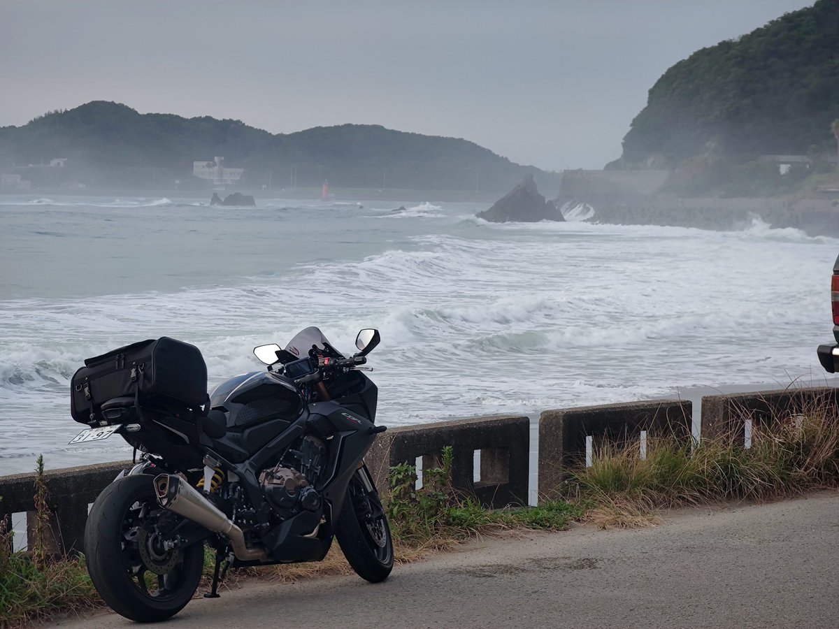 EI_650R's tweet photo. #バイク乗りとして自己紹介
#HONDA乗り

名前:M
性別:男
年齢:26
地域:大阪
車種:CBR650R
好き:ワインディング、温泉、下道ロンツー
嫌い：高速道路

26歳になったので自己紹介！
どこかで会ったら声かけてください！ https://t.co/ogBMxA5Jer