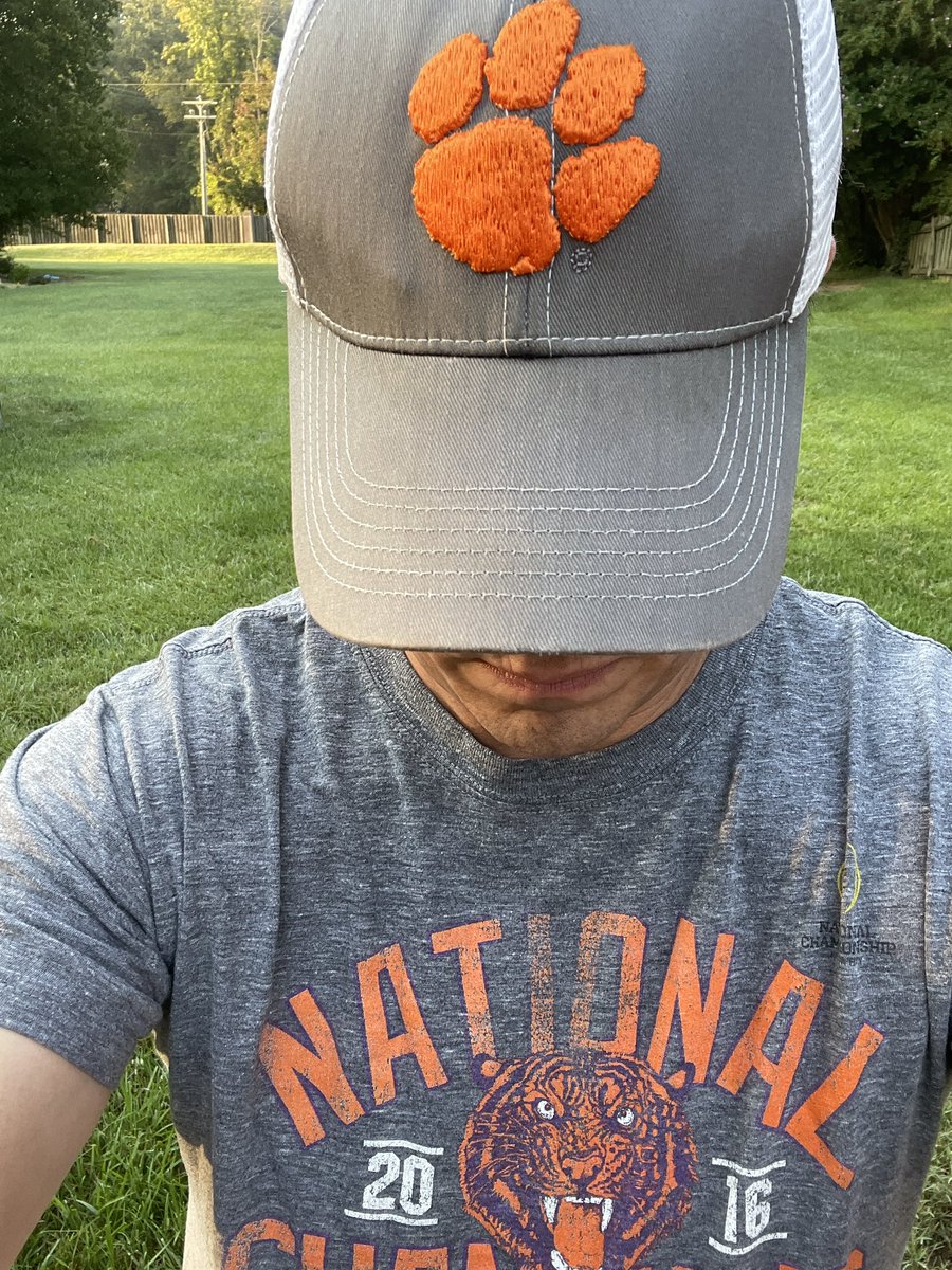 Agen7_0range's tweet photo. #GreyOut for @ClemsonFB #E11aStrong #ClemsonFamily #ALLIN https://t.co/Brdmx5Mpeg