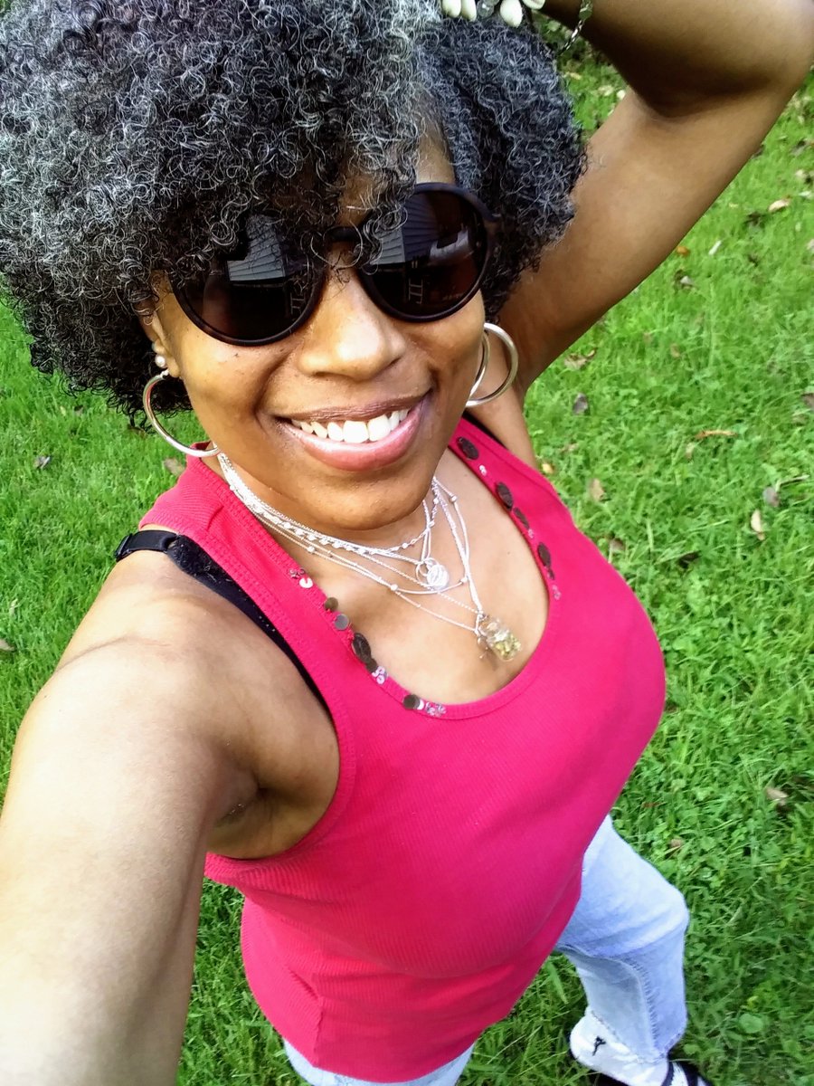IAMJamena's tweet photo. #JUSTjAMENa💫
#OUTSIIIIDE ❗❗❗❗
@ twiLIGHT lastNIGHT🌥 🌌
SHARING & shoWINg soME L💓VE
#gettingGrounded 💓🍀🍃🍂
#rOOtchakRAwork💓
#leftonRED 💓🤳🏾
#INalignMEntfortheasSIGNment💫 https://t.co/qW2Yr8aq4x