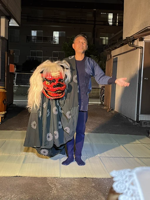 昨日は睡眠時間2時間だったがハードな授業でヘタれる暇もなかった。その後kaneko art で終わったばかりのアドリアンリースさんのパフォーマンスの痕跡の作品など観て外でバーベキュー打ち上げ。トランク剤と赤牛持ってたけど特別で幸せな時間だったので使用する必要もなかったが今日は半日寝てた。 