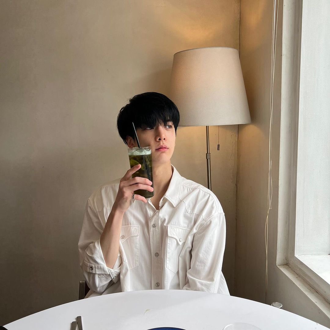 QBBzip's tweet photo. 연하의 시선 https://t.co/nHFojzk2Ro