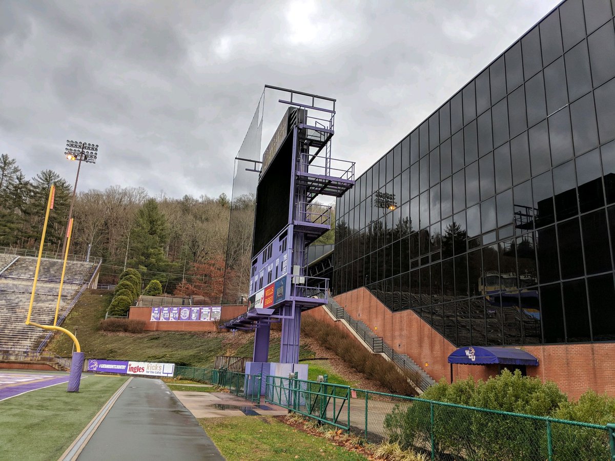 NettingPros's tweet photo. π IT'S #GAMEDAY!!! π
Check out π the @NettingPros #Football #ScoreboardNetting @CatamountsFB today vs. @BlueHoseFtball in #CatamountCountry ποΈ.
π₯ We are Improving Programs One Facility at a Time π₯.
π§ info@nettingpros.com
#NettingPros #NettingProsChat https://t.co/NbS1mc4qiR