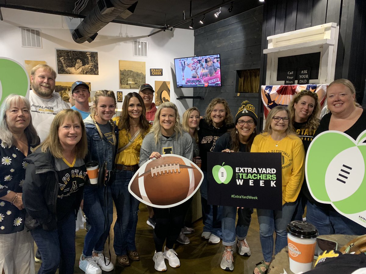HardinPark_WCS's tweet photo. Some of our Hardin Park teachers gathered this morning at Hole Lotta Doughnuts this morning to participate in @CFPExtraYard! Go Mountaineers and go HP ❤️💛🖤🏈 #wearewatauga #gomountaineers https://t.co/NS9lBhoMpC