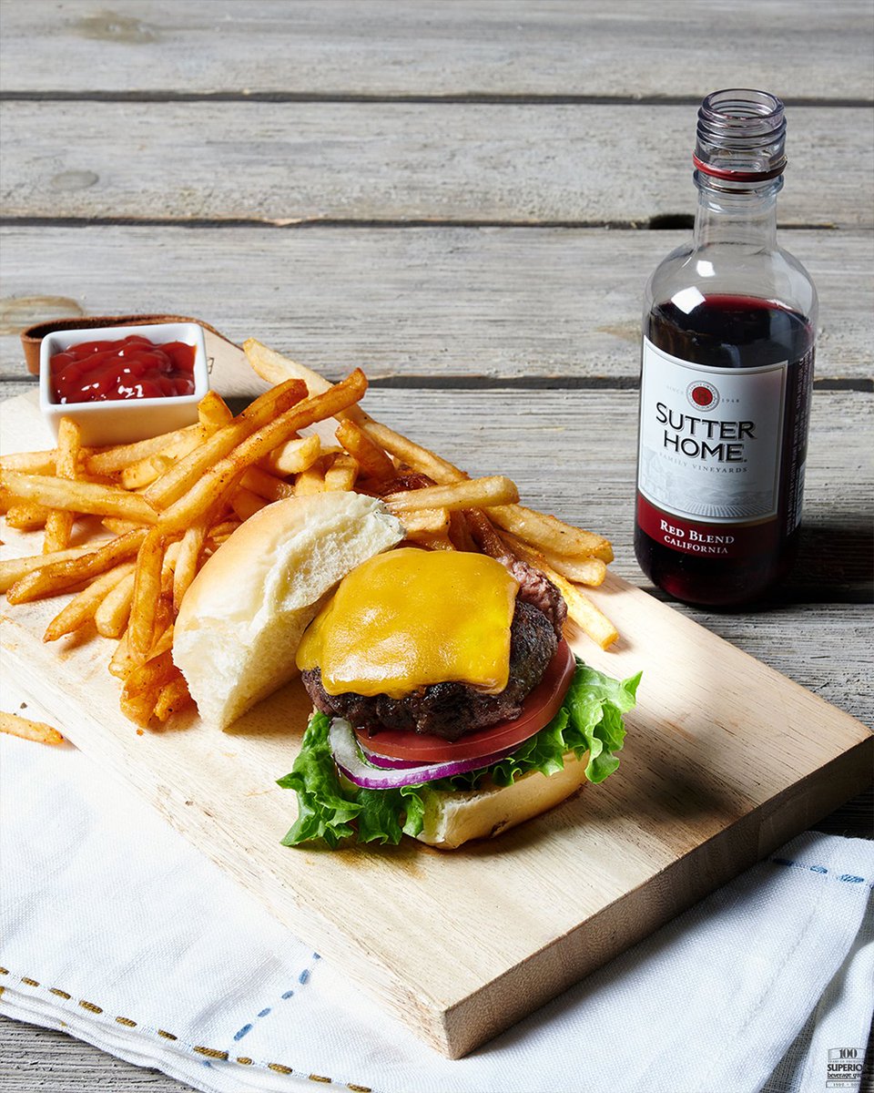 superior_bevgrp's tweet photo. Wine and homemade burgers. A dynamic duo. 

#sutterhomewines #sutterhome #foodandwine #winepairing #sutterhome #redwine #winelover #winelovers #wine #wineoclock #cheers #SBG #superiorbeveragegroup #photooftheday #follow 

Drink responsibly, must be 21 years or older. https://t.co/TkX4UW1GOv