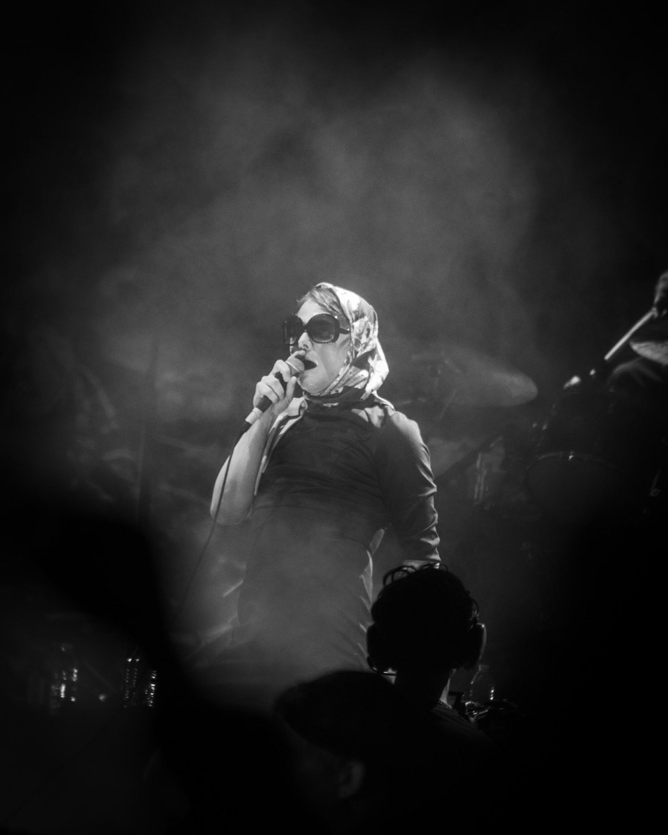 joaquinxcabello's tweet photo. some snaps of My Chemical Romance at Riot Fest, más en https://t.co/FuvxuiE2Qw cc @MCROfficialST @MCRupdates1 https://t.co/h8YS3S9ak2