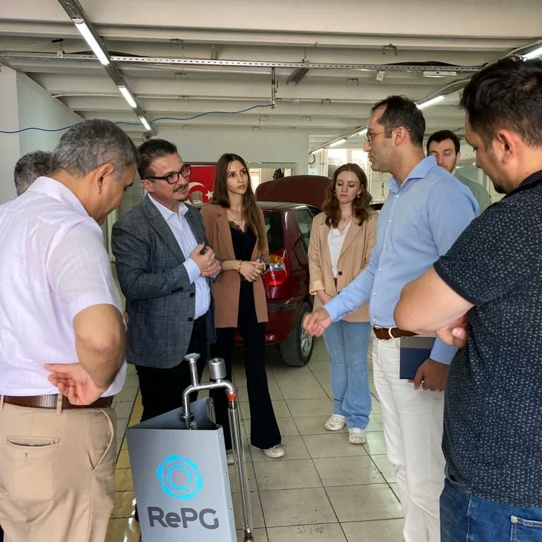 Set 2022 Kongresine ev sahipliği yapan Haliç Üniversitesi Rektörü Sayın Zafer Utlu ve Sayın Arif Karabuğa'yı firmamızda ağırlamaktan dolayı büyük mutluluk duyuyor; SET2022 bünyesinde katılım ve katkılarımızdan dolayı firmamıza sundukları plaket için de teşekkürlerimizi sunuyoruz.