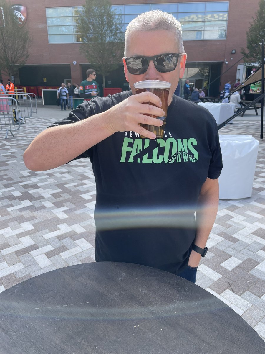 H8GGD's tweet photo. @FalconsRugby @LeicesterTigers The beers are ok too! 😆 c’mon boys #coyf https://t.co/ftTPoDJtwu