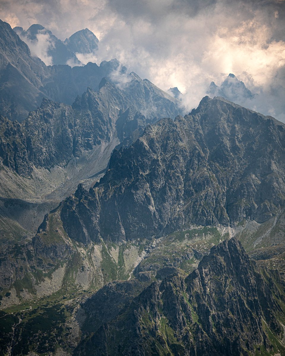 GORSKI_SWIAT's tweet photo. 🏔️#gorskiświat #portalgorski #horskyvodca #TARY
#RYSY wodok na #Wysokie_tatry oraz #Czarny_Staw z #Morskim_Okiem
📸Vicktor Belicak https://t.co/UEneCBLUWj