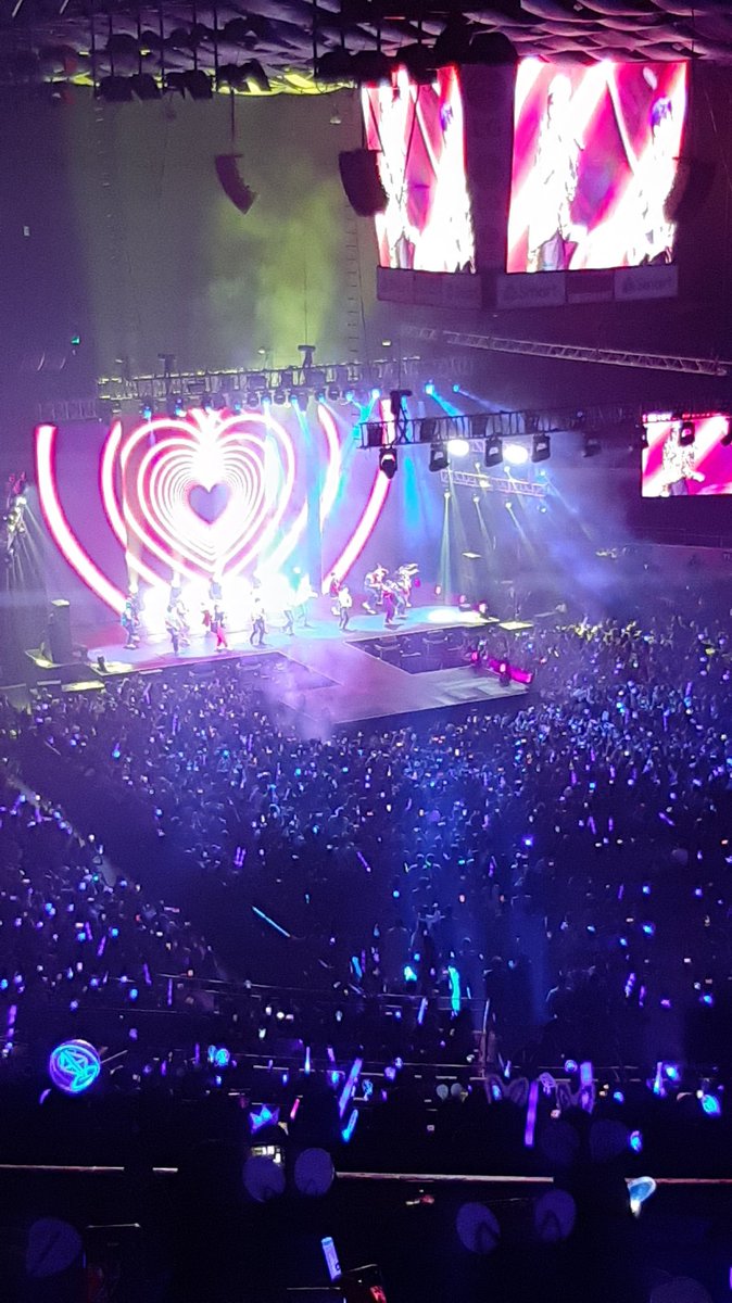 JanaiDMD's tweet photo. ALAB-yu! 
#mahalima
#WYAT 
#WYATKickoffConcert 
#WYATTourManila https://t.co/Efk1hIglXD