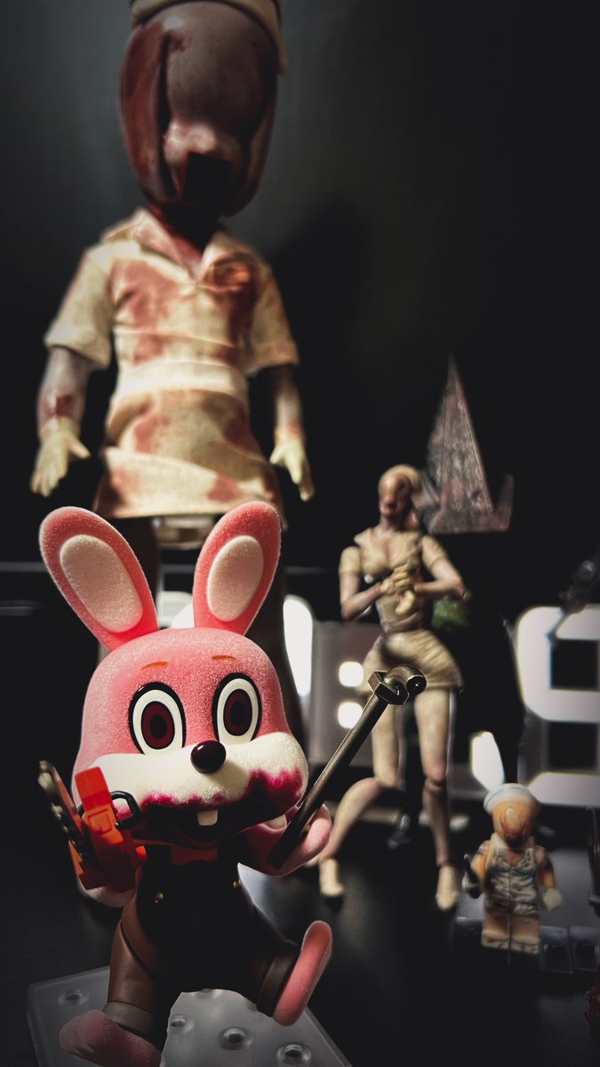 wammy4's tweet photo. うちのサイレントヒル出身者たちもねんどろいどロビーくんを歓迎しています (;;) ねんどろびー (;;) ほんっとに可愛いお迎えしてよかった 🫶🏻🫶🏻 #silenthil #silenthil3 https://t.co/6OpaIPHKUl