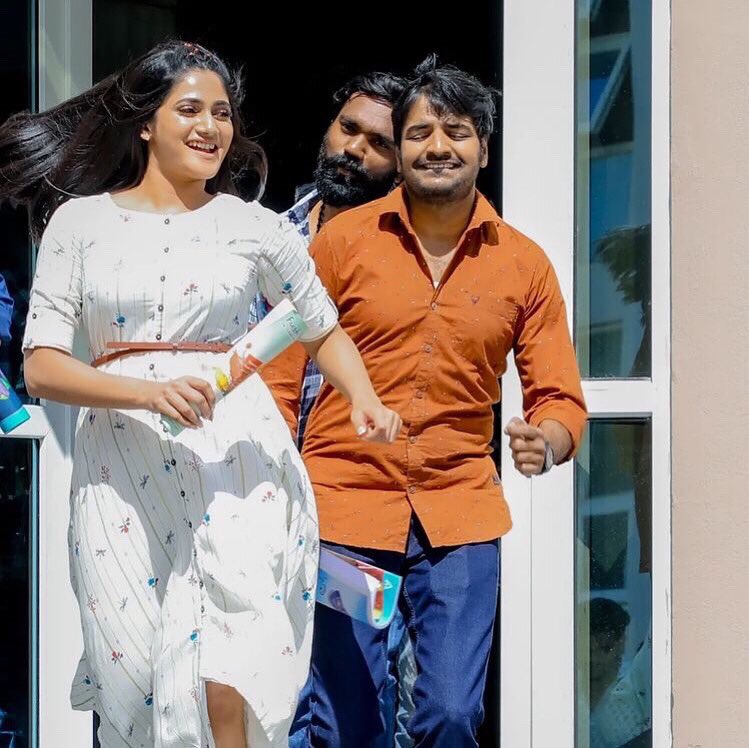tharshliya_'s tweet photo. Unseen pics from “Friendship” movie 🔥💫
@Losliyamaria96 @actorsathish @harbhajan_singh @Robinprabhuu @_sakthi_vel 
#Losliya #Friendshipmovie #SriLanka https://t.co/KzEYEtuSi2