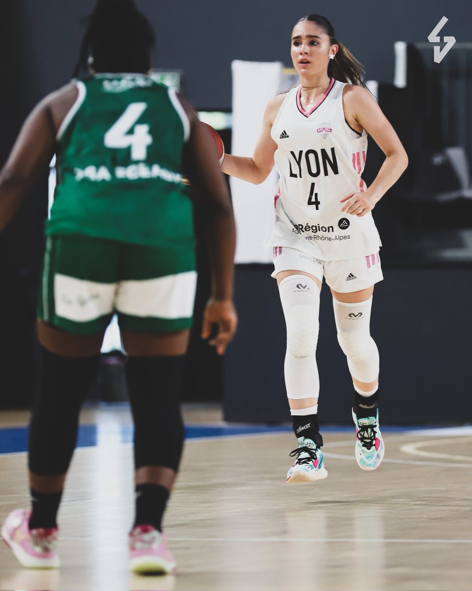 ASVEL_Feminin's tweet photo. 1️⃣ère rencontre #NF1 de la saison pour nos Espoirs qui s'inclinent 71 à 99 face à une belle équipe de @AsaSceauxBasket (de notre ancienne Lionne @lmakosso 😉)

#TeamASVEL https://t.co/k8U6yBDnN3