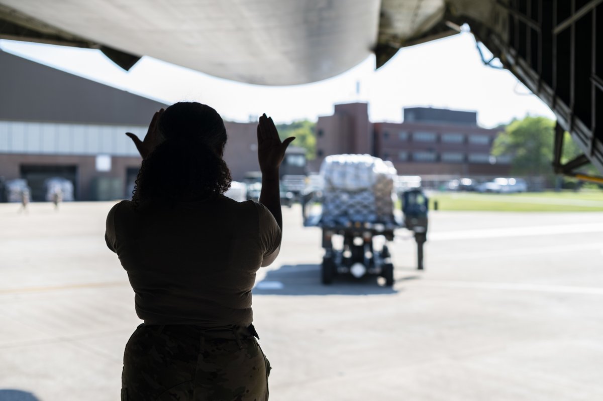 usairforce's tweet photo. .@Travis60AMW delivered over 90,000 pounds of humanitarian aid to Honduras during a combined Major Command Service Tail Trainer and Denton cargo mission. 

Members of the Youngstown Air Reserve Station helped palletize and load the cargo. 

@USAFReserve https://t.co/verCNeSzKz