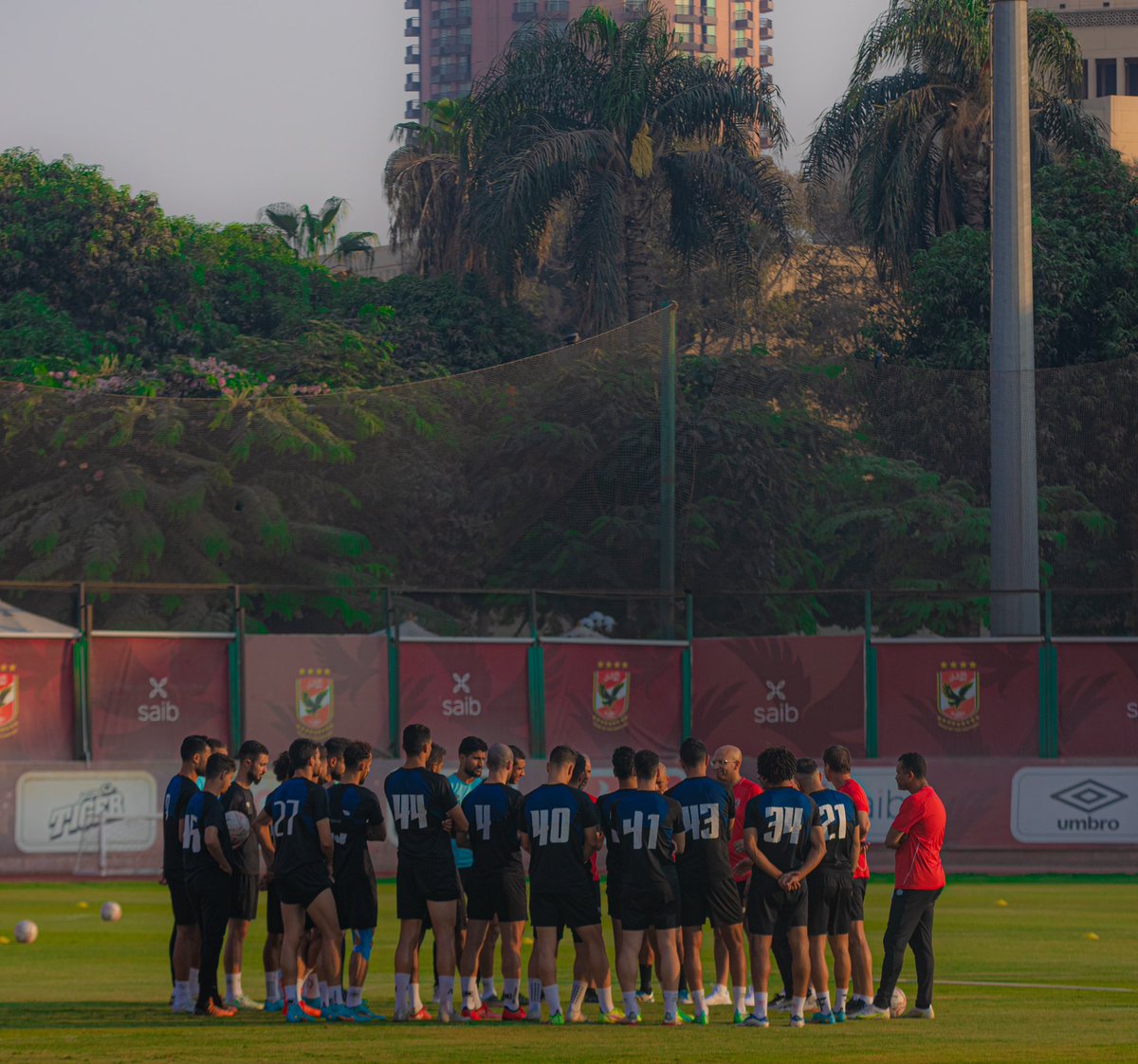 AlAhly's tweet photo. العمل الجاد لا يتوقف في التتش 👊

#يلا_يا_اهلي https://t.co/jnWuht1dH1