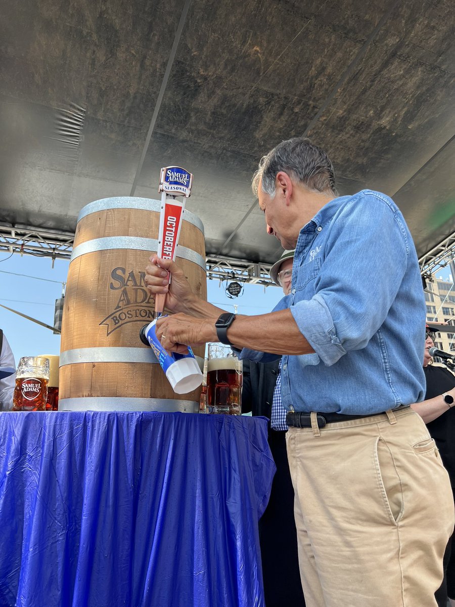 schuey44's tweet image. Okay, so can I just say that #JimKoch just poured me a pint of @SamuelAdamsBeer #Octoberfest at @OktoberfestZinz and I am #beergeeking out!! #Prost #LifeisGood