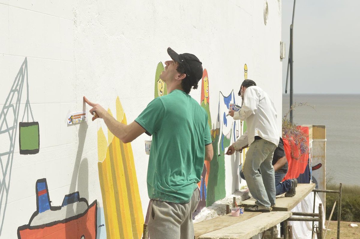 colonia_fa's tweet photo. 🎨 ¡Desde temprano pintamos el mural en la plaza del reloj! Arrimate https://t.co/FYSvqN1w9J