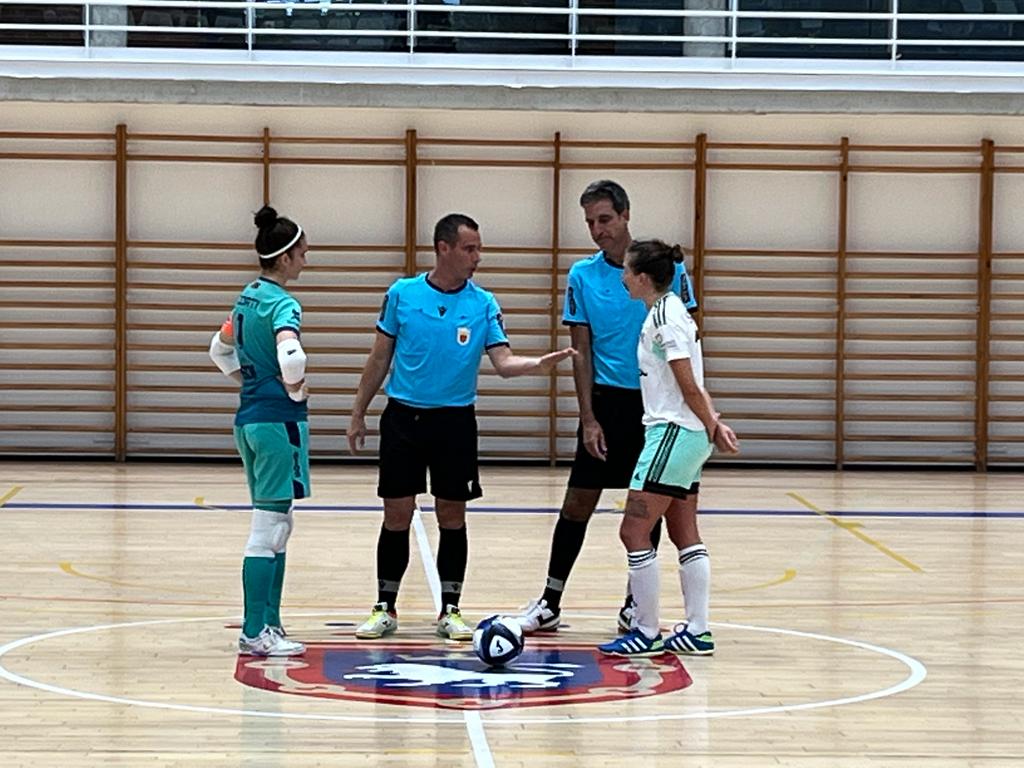 fedfutnavarra's tweet photo. 🏆 FINAL | Supercopa Femenina Navarra de fútbol sala.
📍 Polideportivo Arrosadia.
❌ ¡Final del partido!
@cdorvina 1️⃣ 🆚 2️⃣ #OsasunaFutsal
#futsalfemenino #FNF https://t.co/4PALFgl996