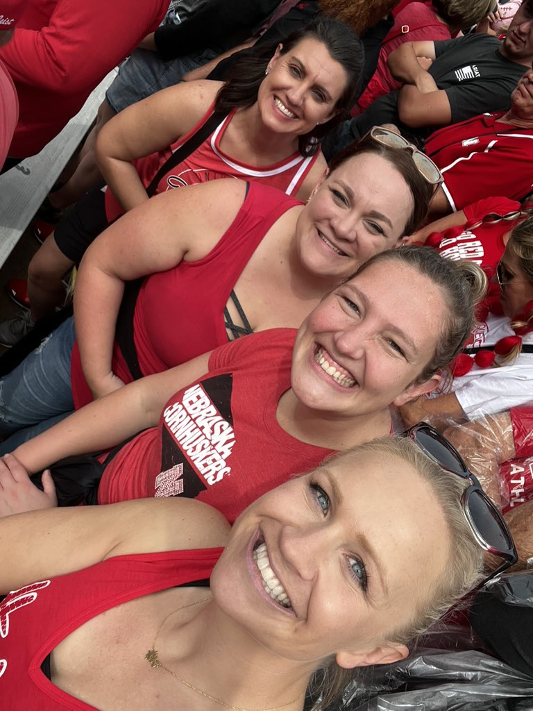 bdniss09's tweet photo. Mom’s day out! 🔴🏈 #Huskers #GoBigRed #GBR https://t.co/eQfr0qRmZO