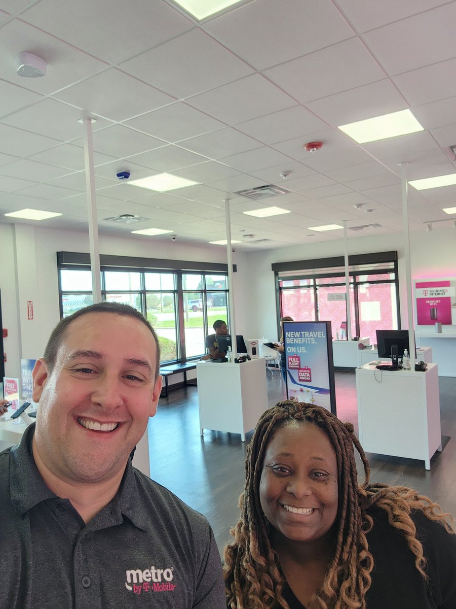 Quick checkin with <a href="/MagentaMamba/">Dana Scacco</a> and her COR team, watching a TMI being sold! Day 2 of our RISM vs COR district contest!! #Beastmode <a href="/drew379/">Andrew Rotolo</a> <a href="/pedrobyers1/">Pedro Byers</a> <a href="/tglover187/">Terrance Glover</a> <a href="/Cunningham_STL/">Chris Cunningham</a>