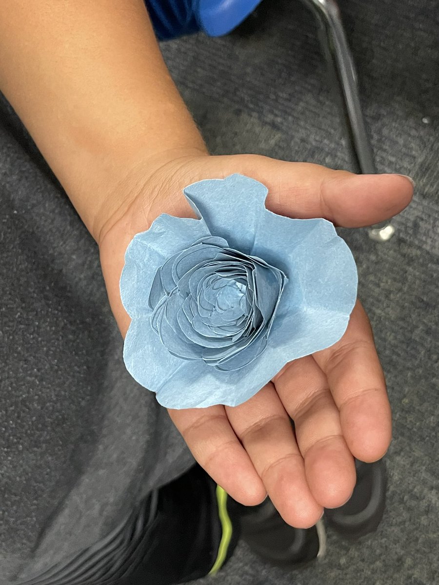 Celebrating Dunn’s Hispanic Heritage Garden Social. Students sang, made Chamoy candy to enjoy &amp; flowers for a mural 😎