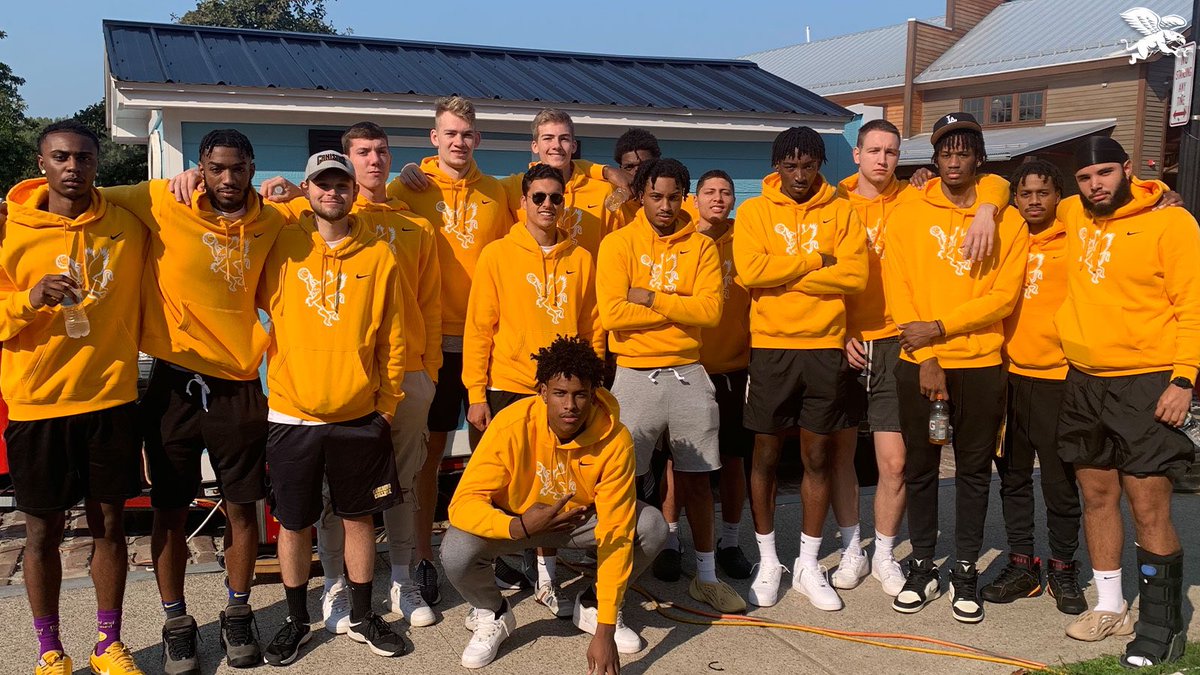 Griffs_MBB's tweet image. Bringing awareness to suicide prevention. 

This morning, the team participated in the Out of Darkness Walk in collaboration with @CanisiusSAAC.

#Griffs