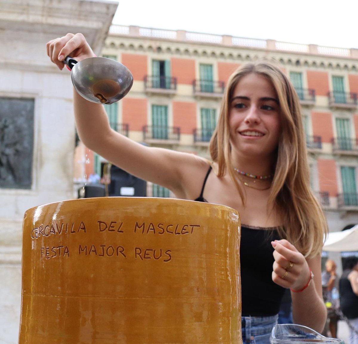 ReusCultura's tweet photo. #Misericòrdia2022
A la plaça de Prim, XVII Concurs de Masclet i Fira de Degustació amb els establiments col·laboradors del #Masclet. Per votació popular es triarà el millor Masclet entre els participants🤩.
#ReusCultura https://t.co/BYktPRcdtK