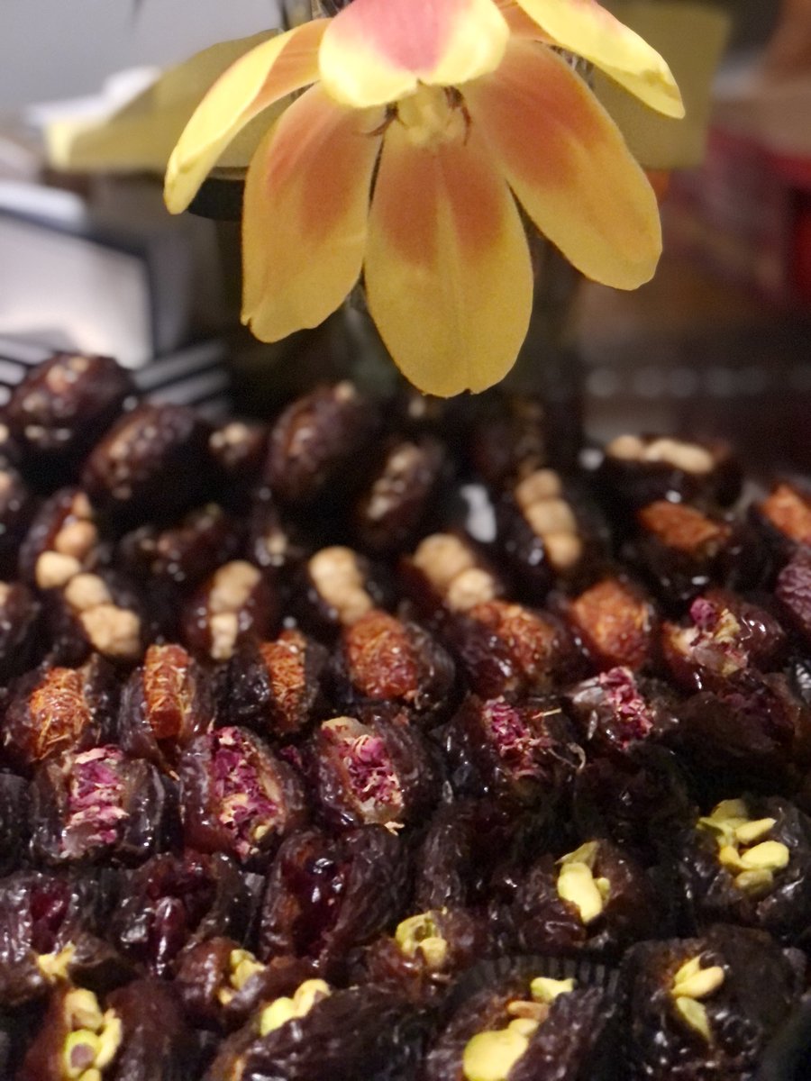 chubby_date's tweet image. #gourmetdates #dates #gifts #mixedbix #driedfruit #mixednuts #dippedchocolate