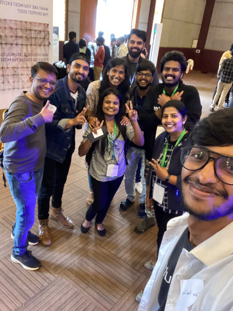 whatsupcoders's tweet photo. Finally meet the #flutter Community in person and glad to connect with such an Awesome crowd 👏👌 Thanks #devfestbangalore #DevFest2022 and the team for this💙 https://t.co/yc1ACD2cbg
