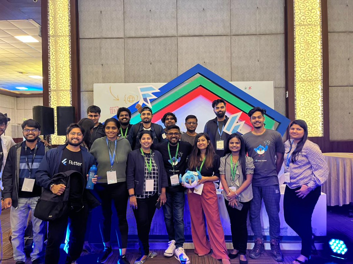 whatsupcoders's tweet photo. Finally meet the #flutter Community in person and glad to connect with such an Awesome crowd 👏👌 Thanks #devfestbangalore #DevFest2022 and the team for this💙 https://t.co/yc1ACD2cbg
