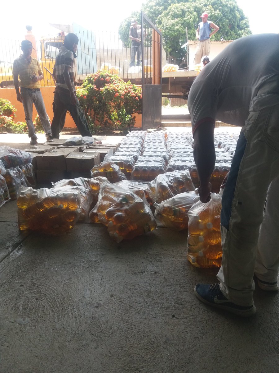 josecristobal33's tweet photo. En laguna de piedra guarico Roscio municipio Ortiz llevandoles las bolsas clap al pueblo https://t.co/vzH6ZY1aHo