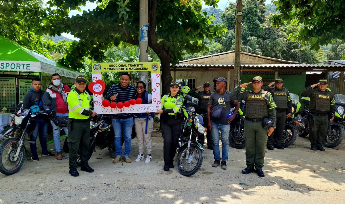 PoliciaDEMAG's tweet photo. #AmistadEsCuidarte|Con campañas de prevención de @TransitoPolicia, buscamos que se viva un fin de semana de #AmorYAmistad sin siniestros viales, invitando a los actores viales que se movilicen con responsabilidad. #SeguridadVial #DiosYPatria #EsUnHonorSerPolicía https://t.co/3YOG4XEqOv