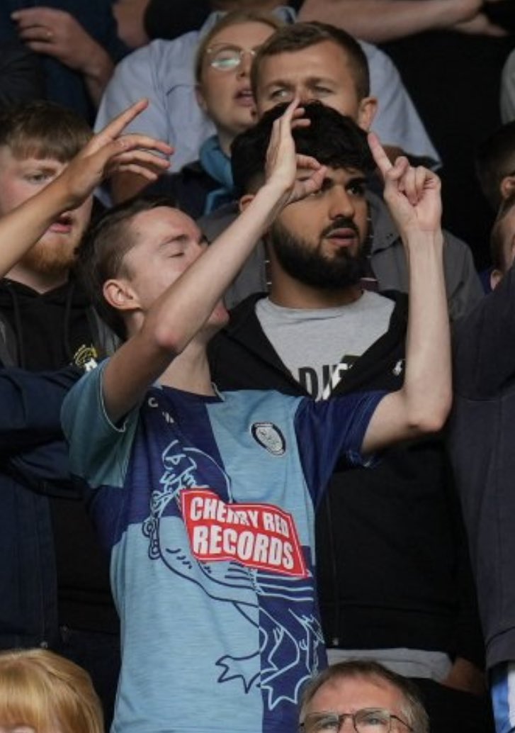 Huxyton's tweet photo. @wwfcofficial Man holding up 1-0 😭😭😭😭😭😂😂😂😂😂 #dcfc #wwfc https://t.co/IUbV9lWmLT