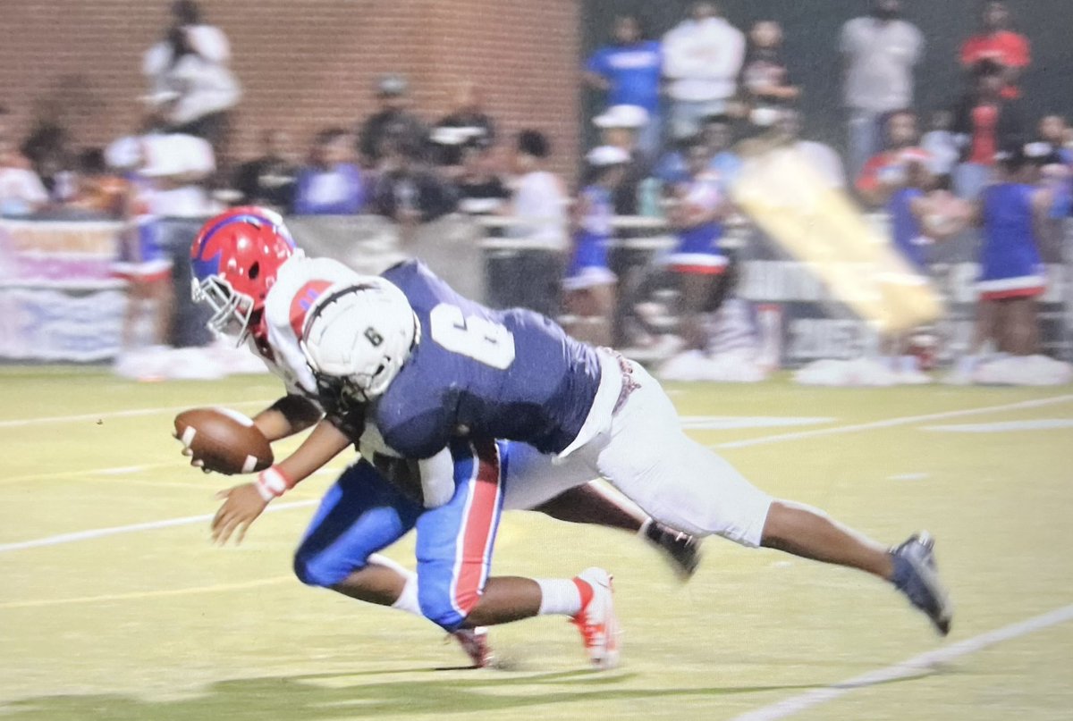 CCHS_AP's tweet photo. Sweet! @CCHSfootbal  #6 DJ Barber https://t.co/hmy0VbubqD
