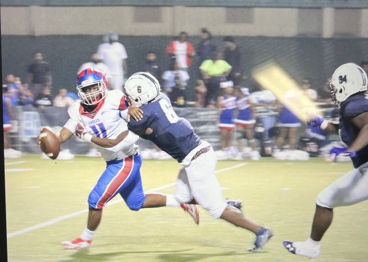 CCHS_AP's tweet photo. Sweet! @CCHSfootbal  #6 DJ Barber https://t.co/hmy0VbubqD