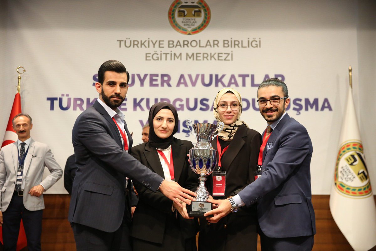 Batman_Barosu's tweet photo. Zafer, Batman Barosu’nun..

TBB Eğitim Merkezi tarafından düzenlenen 2022 Stajyer Avukatlar Türkiye Kurgusal Duruşma Yarışması‘nı Batman Barosu takımımız birincilikle bitirdi. 

Takımımızı tebrik ederiz. https://t.co/G7HlysZBUw