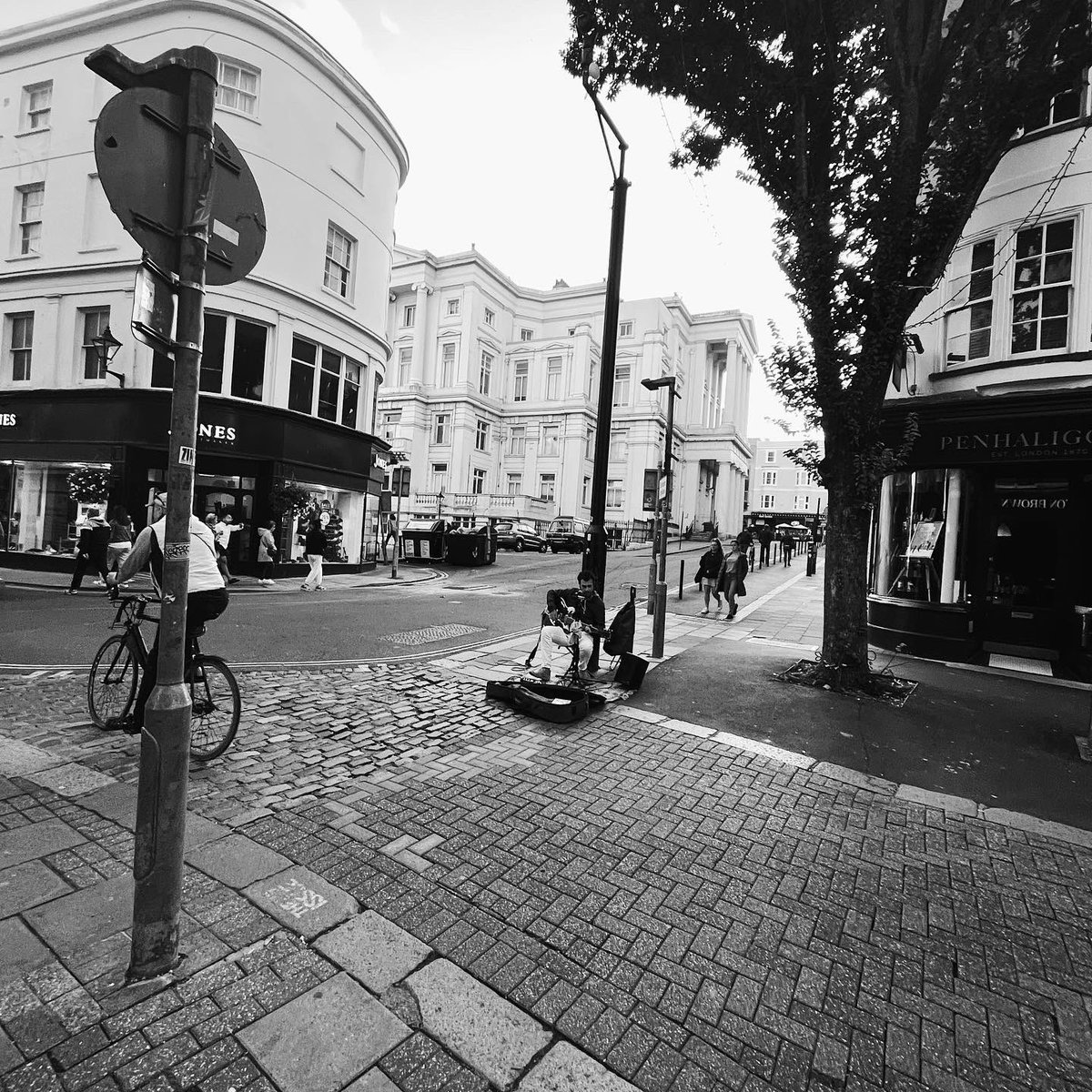 Rob_Hawkinsuk's tweet photo. More of Lonely the Brave. Brighton. 16.09.22 https://t.co/R3iIFz9BE0