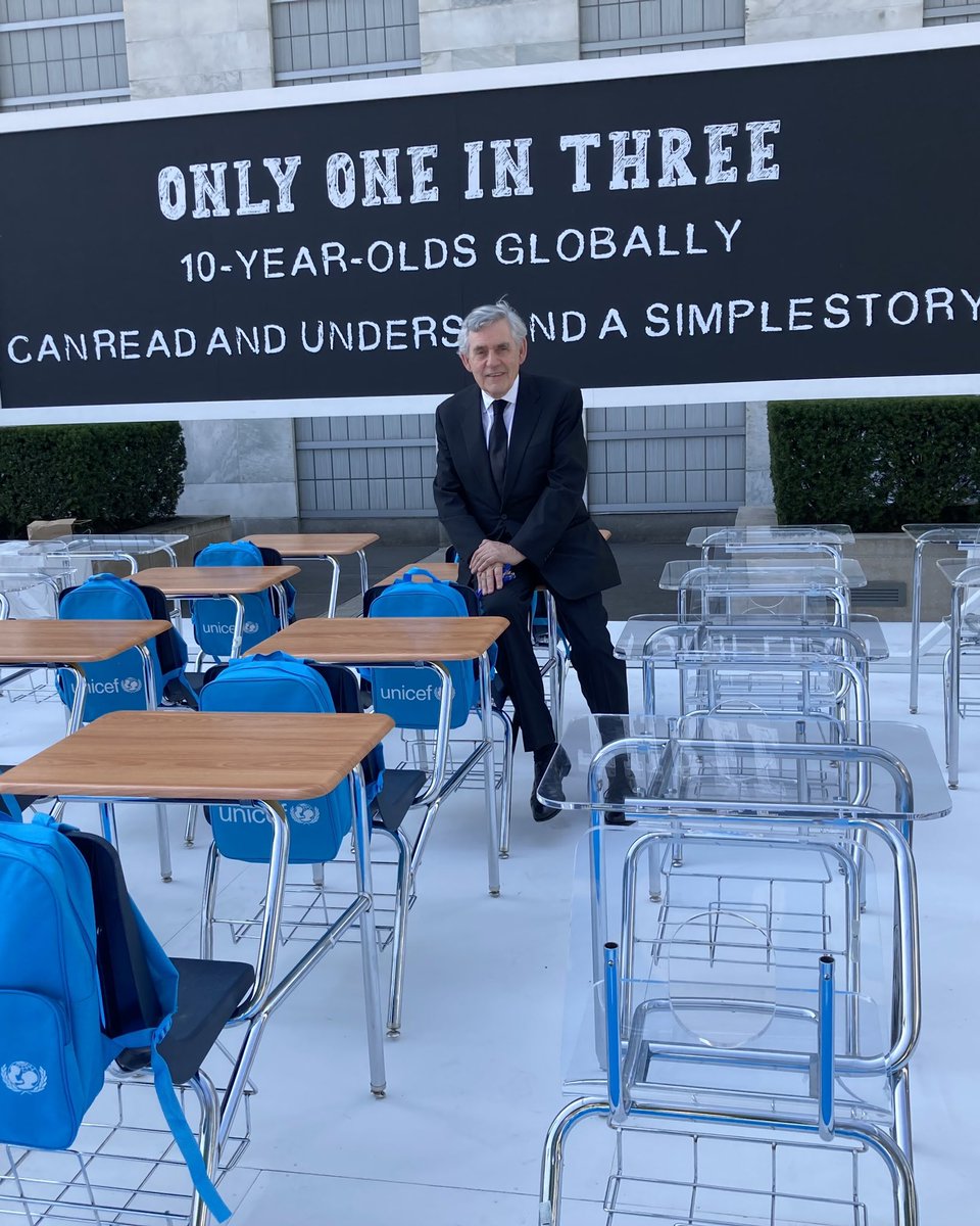 Right now, education systems are failing millions of students who are going to school but not learning. Today, @GordonBrown visited our installation at the @UN, calling attention to children's plea: #LetMeLearn. #UNGA