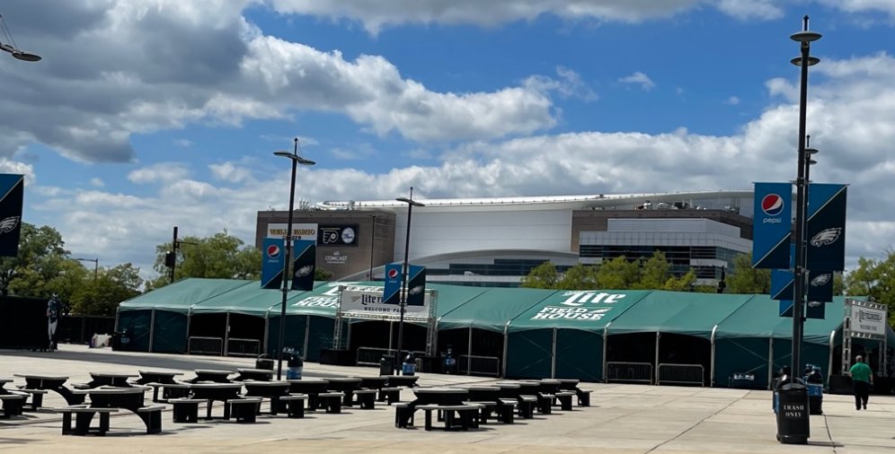 jspeedymorris22's tweet photo. @katieecrawford @Eagles @MillerLite Good Luck!
Hey! Stop by headhouse plaza before the Eagles game on Monday and say hello. Fun, special autograph session with former E-A-G-L-E-S Legend. #games #TVs #LITEbeer and More! https://t.co/TGuSAUR44Z